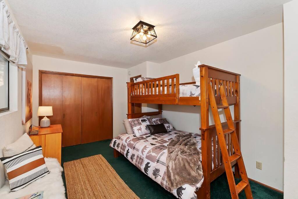 Everwood Serenity Treehouse Ontrail Head/Sledding Big Bear Lake Exterior foto