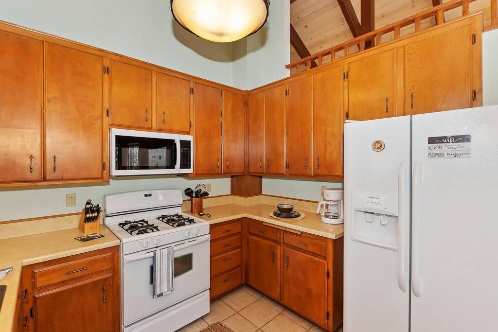 Everwood Serenity Treehouse Ontrail Head/Sledding Big Bear Lake Exterior foto