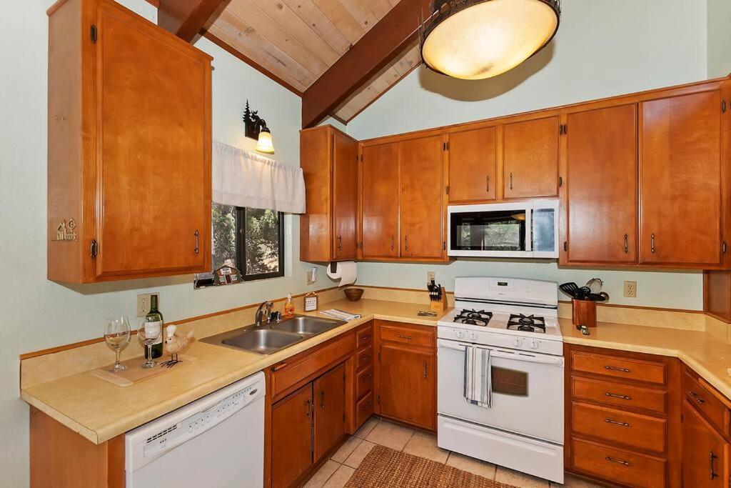 Everwood Serenity Treehouse Ontrail Head/Sledding Big Bear Lake Exterior foto