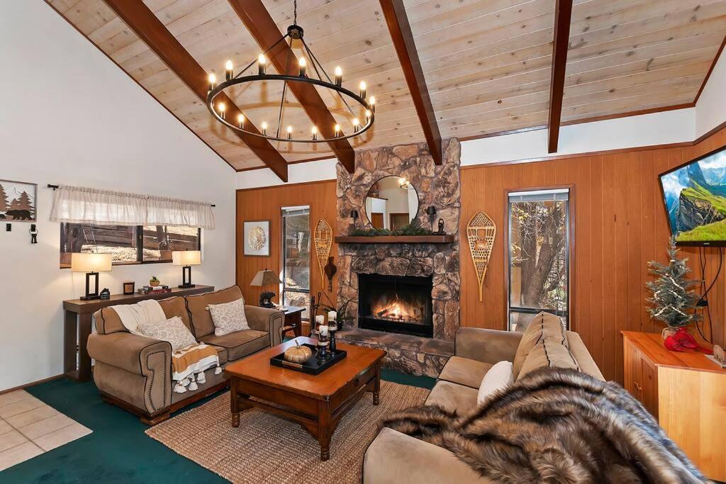 Everwood Serenity Treehouse Ontrail Head/Sledding Big Bear Lake Exterior foto